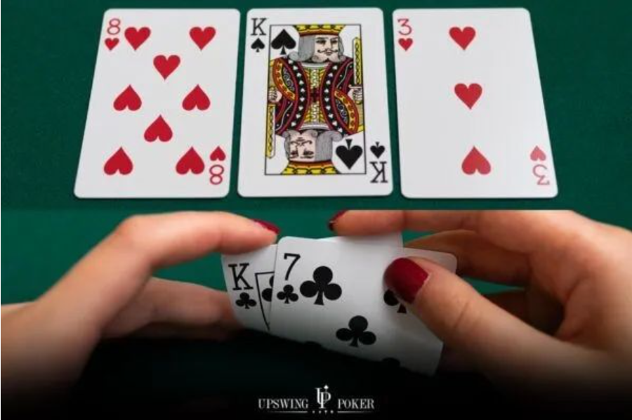 “德州扑克中的幽默与智慧：如何以风趣回应挑衅”