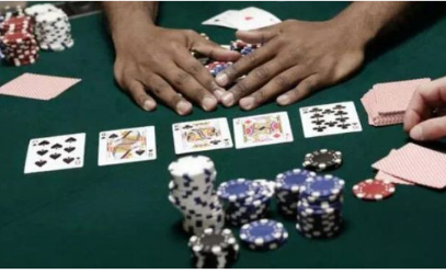 “德州扑克中的骰子：策略与技巧解析”